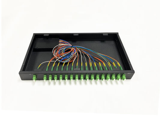 Panneau de brassage fibre optique LC 16 ports ODF montable en rack 19 pouces avec panneau de brassage coulissant de 65 dB de perte de retour